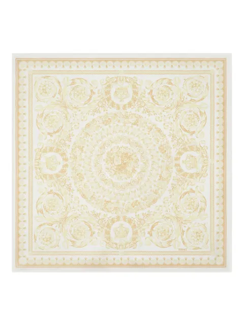 Versace Lenço de seda com estampa Barocco
