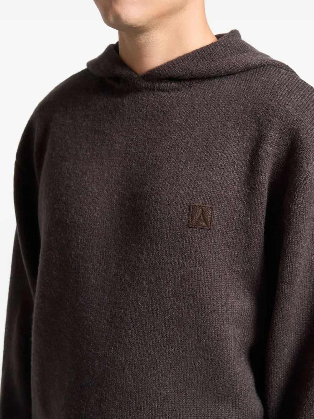 Manière De Voir Hoodie met logopatch Bruin