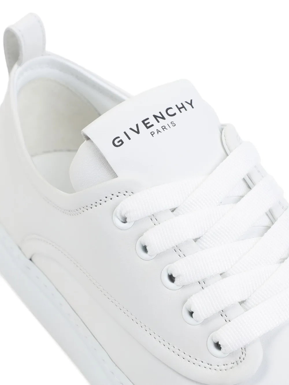 Givenchy Leren sneakers met treklus Wit