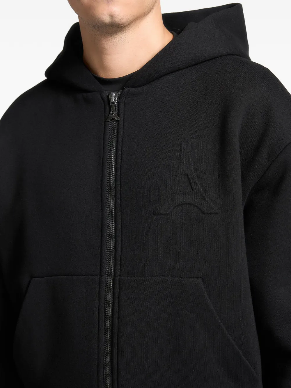 Manière De Voir Kevin embossed-logo zip-up hoodie Zwart