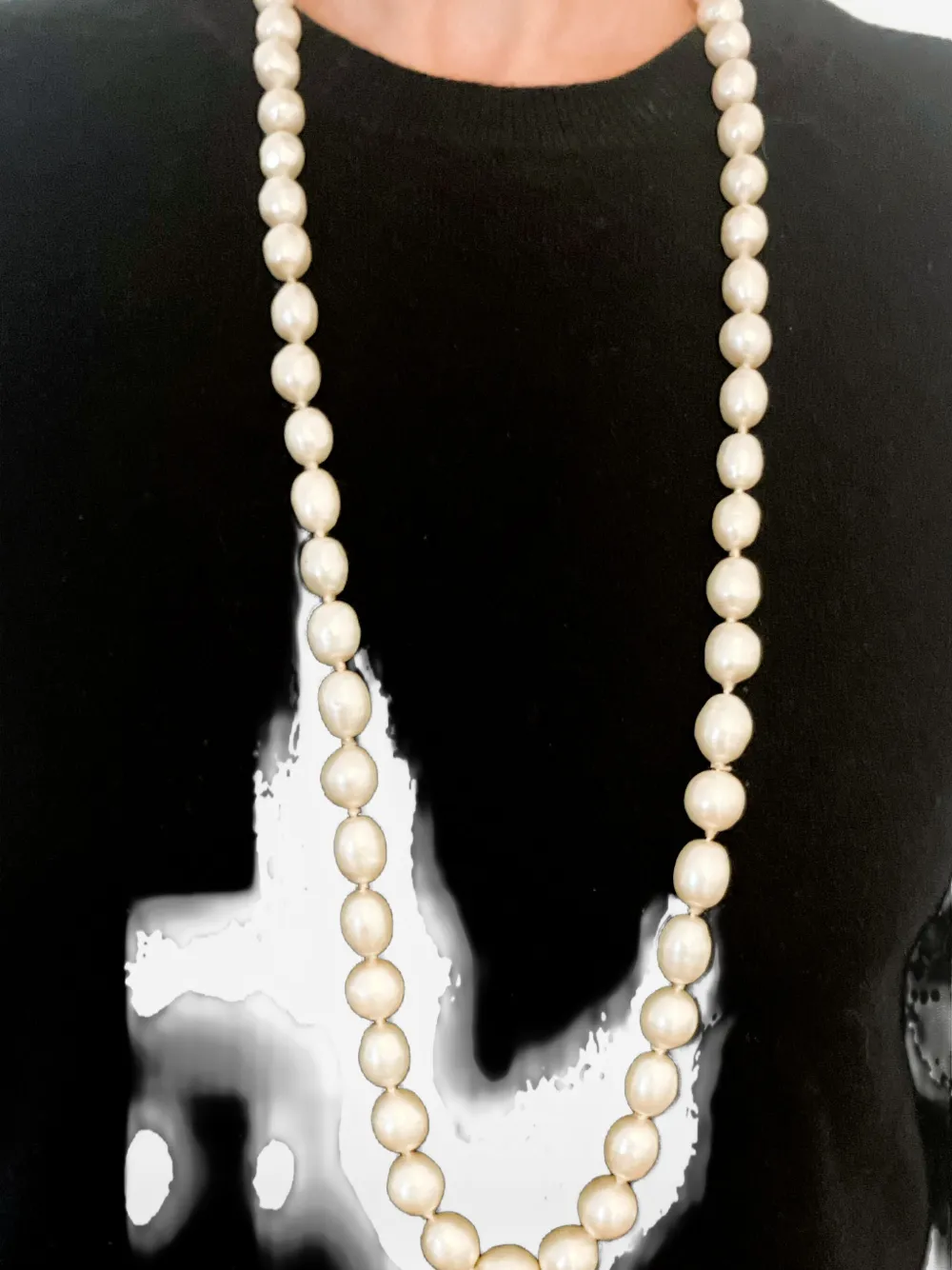 CHANEL Pre-owned 1984 Faux-pearls Sautoir Necklace In Neutral
