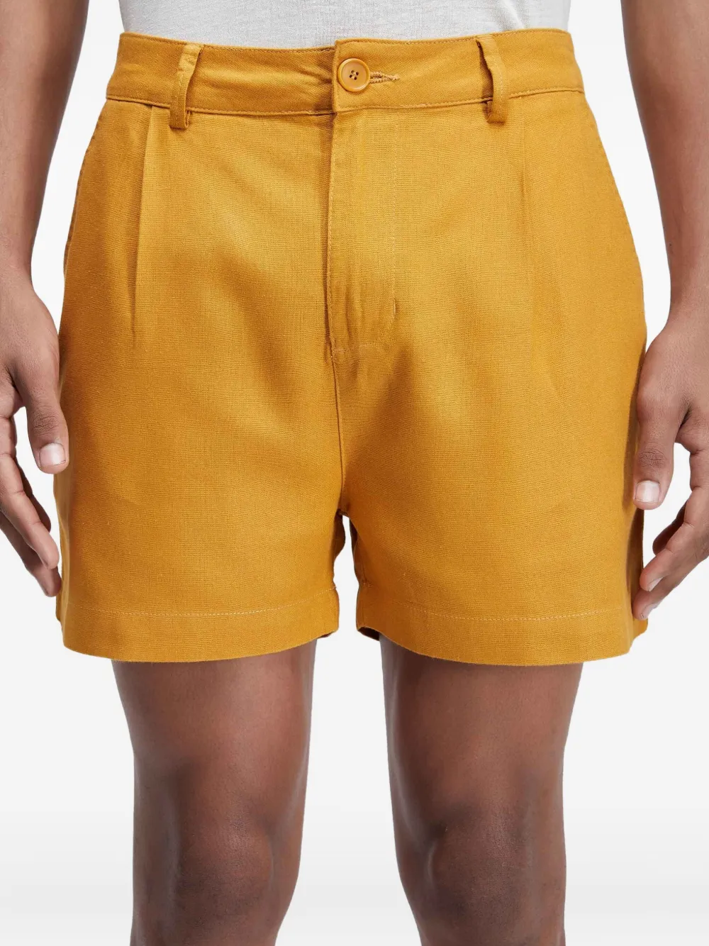 Osklen Linnen shorts met plooien Geel