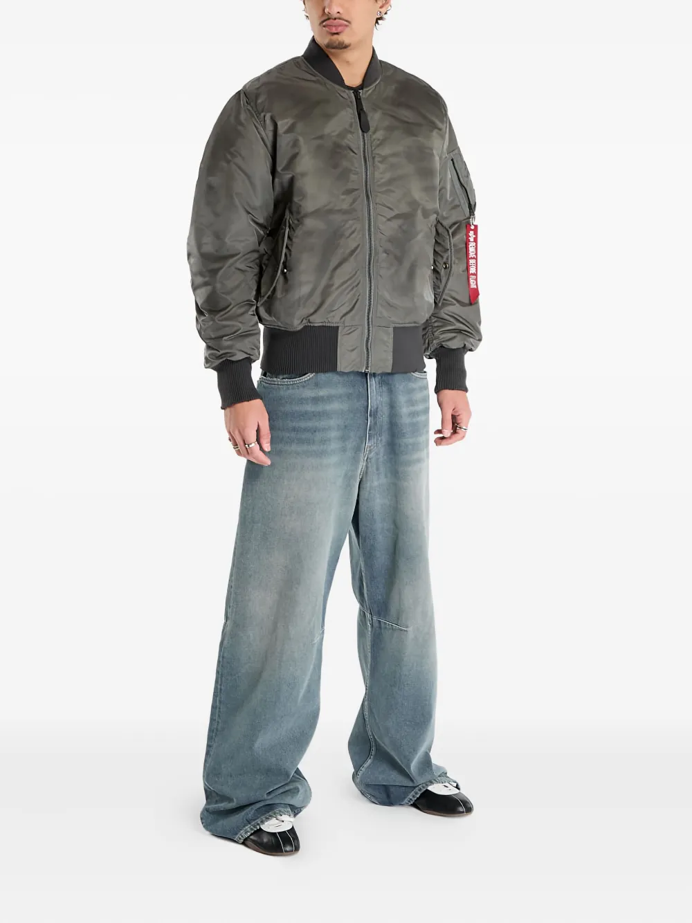 Alpha Industries MA-1 Distressed logo detail bomber jacket | Bomberjacken | Image 2