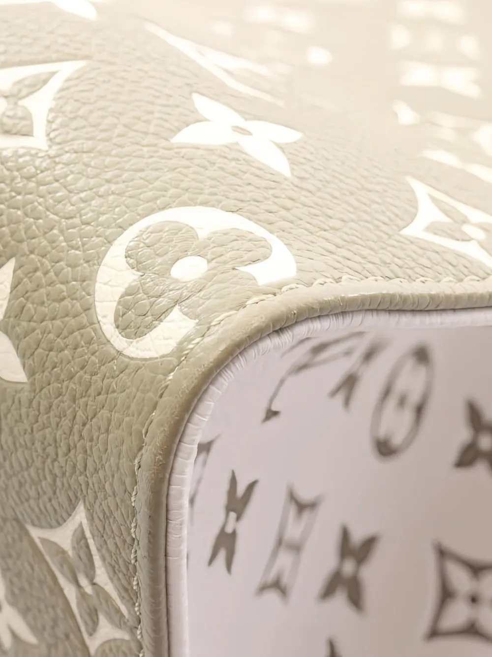 Pre-owned Louis Vuitton 2010s Onthego Mm Monogram Leather Tote Bag In Green