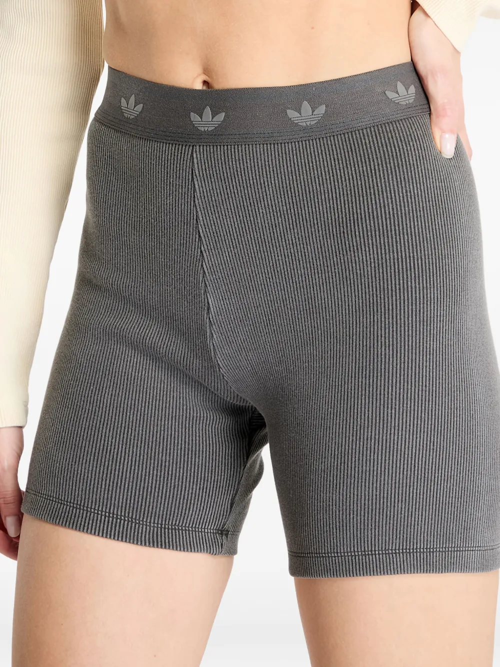 adidas Geribbelde shorts met logo Grijs