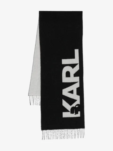 Karl Lagerfeld mascada con flecos y detalle del logo