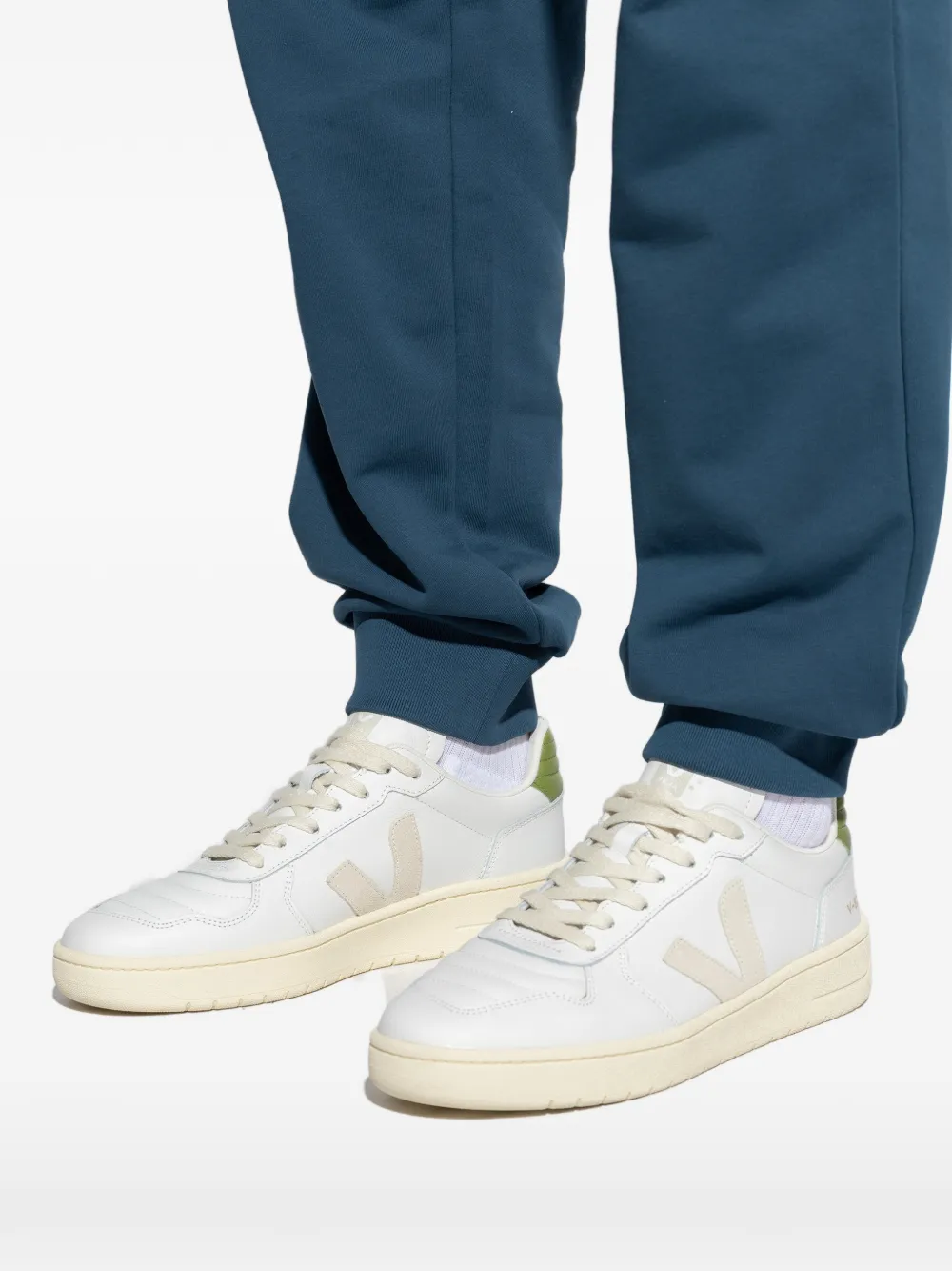 Veja V-82 Ii Leather Sneakers In White