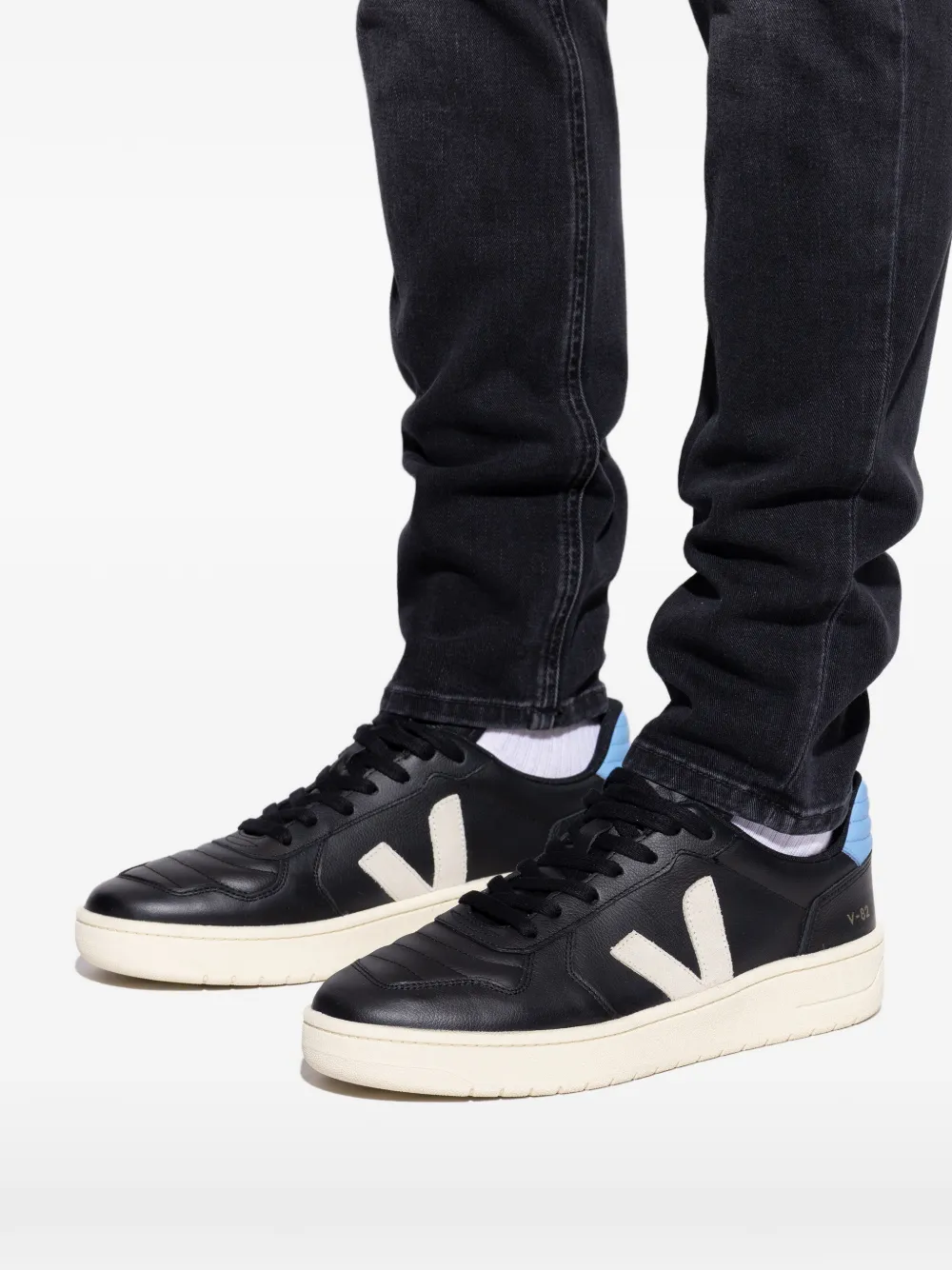VEJA V-82 II leather sneakers Zwart