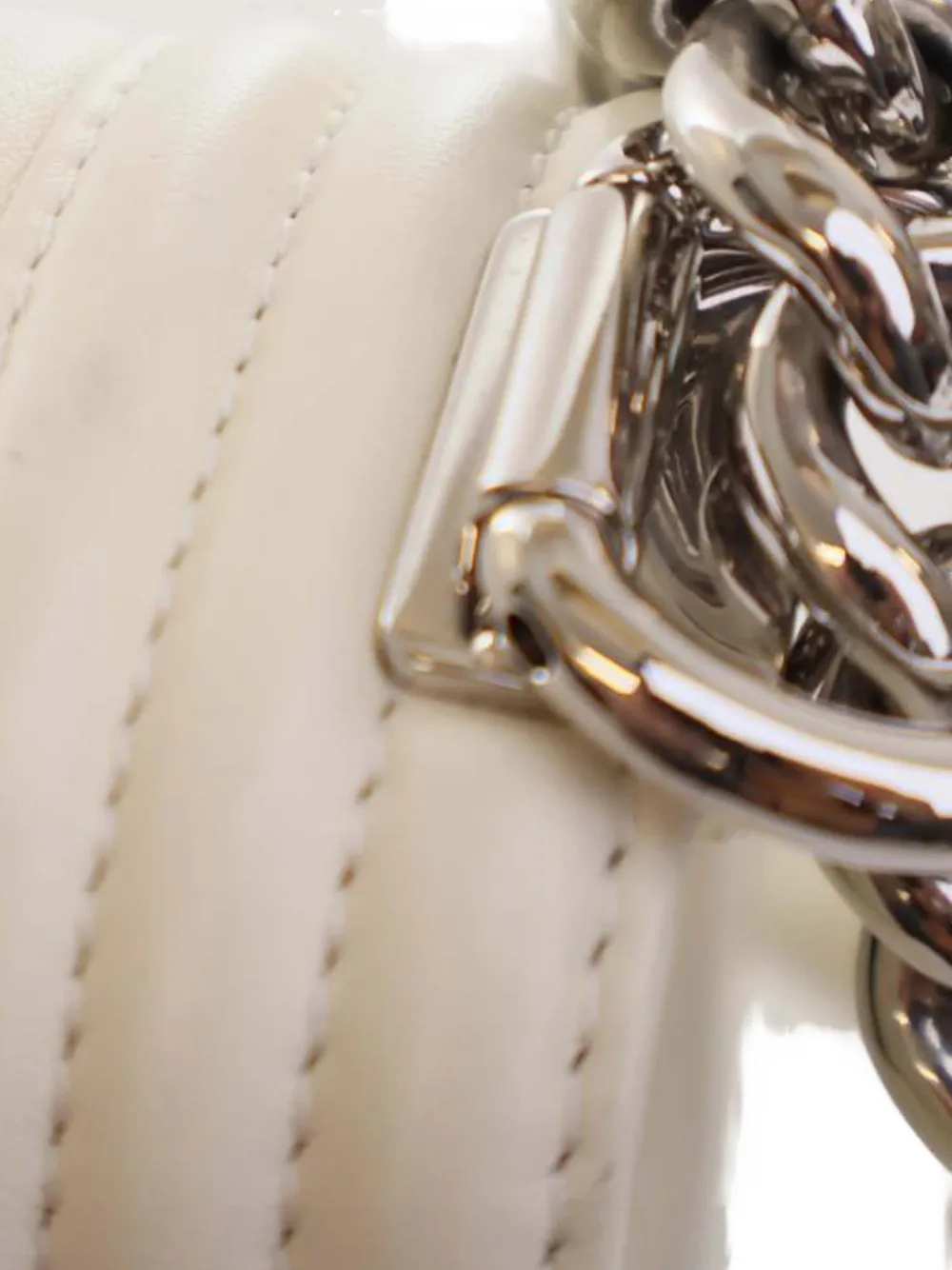 CHANEL Pre-owned 2016-2017 Old Medium Chevron Lambskin Boy Flap Crossbody Bag In White