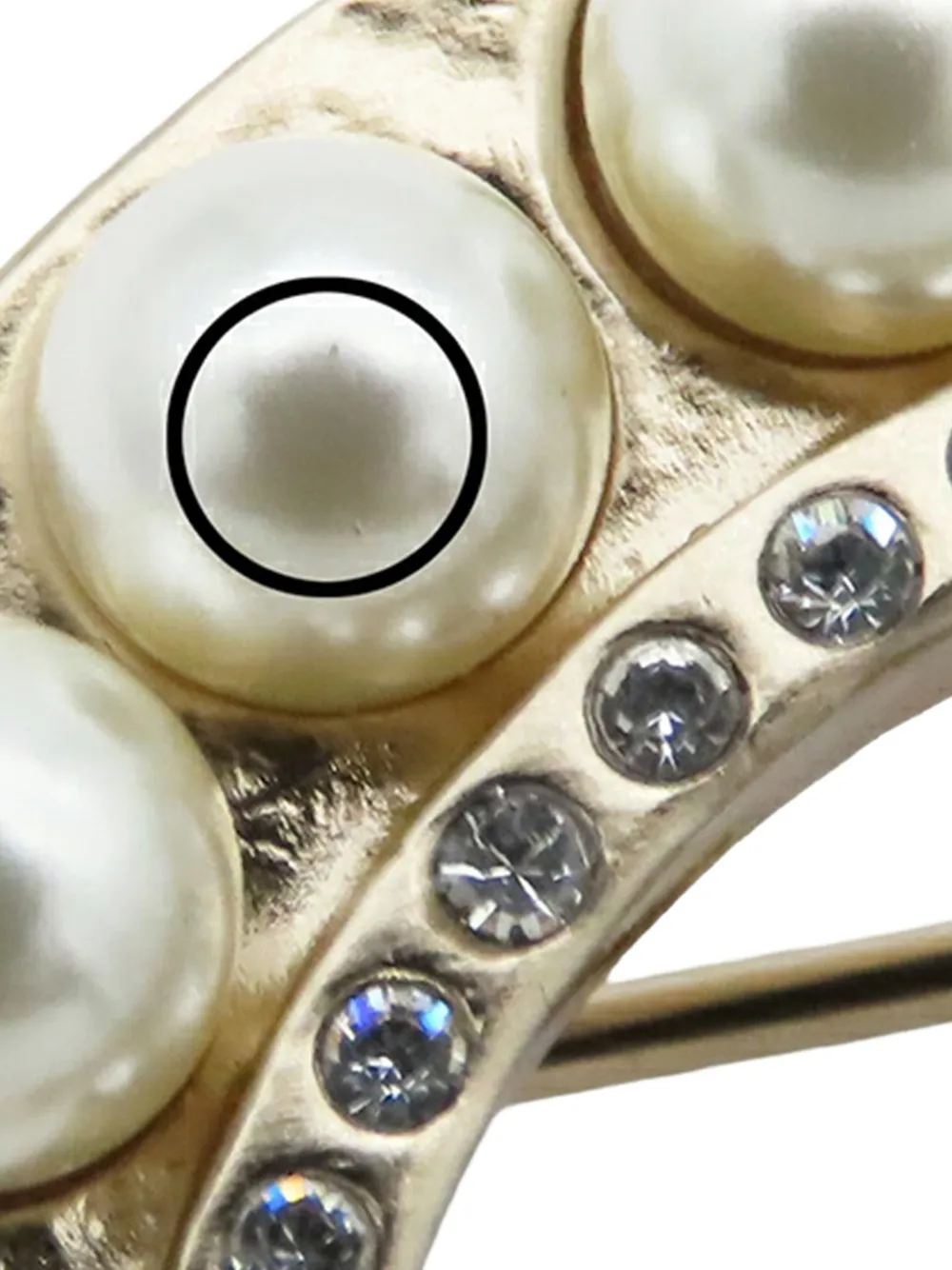 Pre-owned Chanel 2019 Cc Gold Plated Faux Pearl And Rhinestones Brooch Costume Brooch