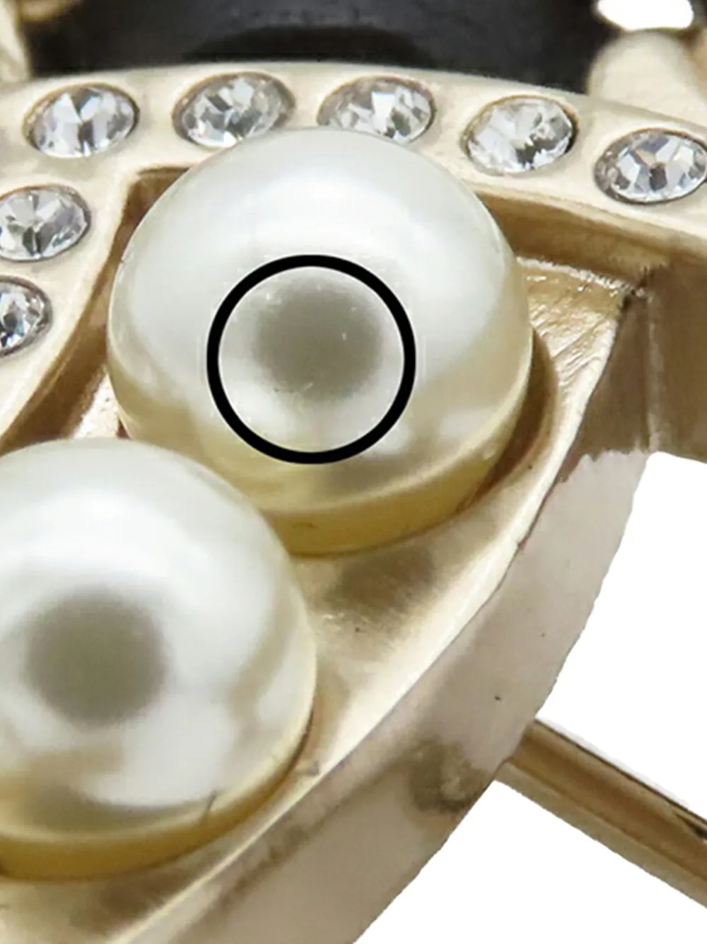 Pre-owned Chanel 2019 Cc Gold Plated Faux Pearl And Rhinestones Brooch Costume Brooch