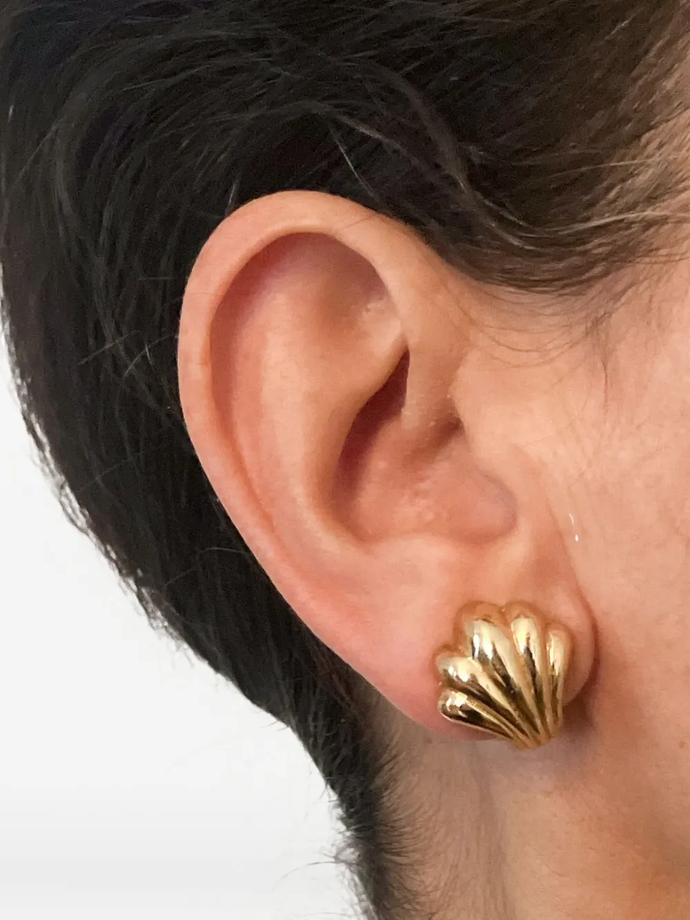 Christian Dior Pre-Owned 1990s shell clip-on earrings - ゴールドトーン Christian Dior Pre-Owned 1990s shell clip-on earrings - ゴールドトーン