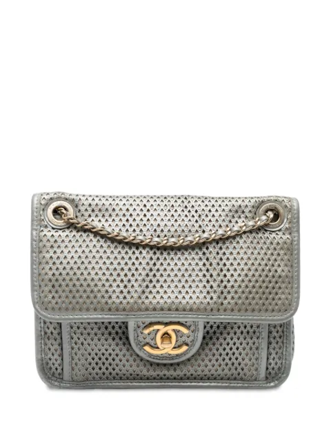CHANEL Pre-Owned bolsa de hombro Up In The Air Flap pequeña de piel de becerro con perforaciones 2012-2013