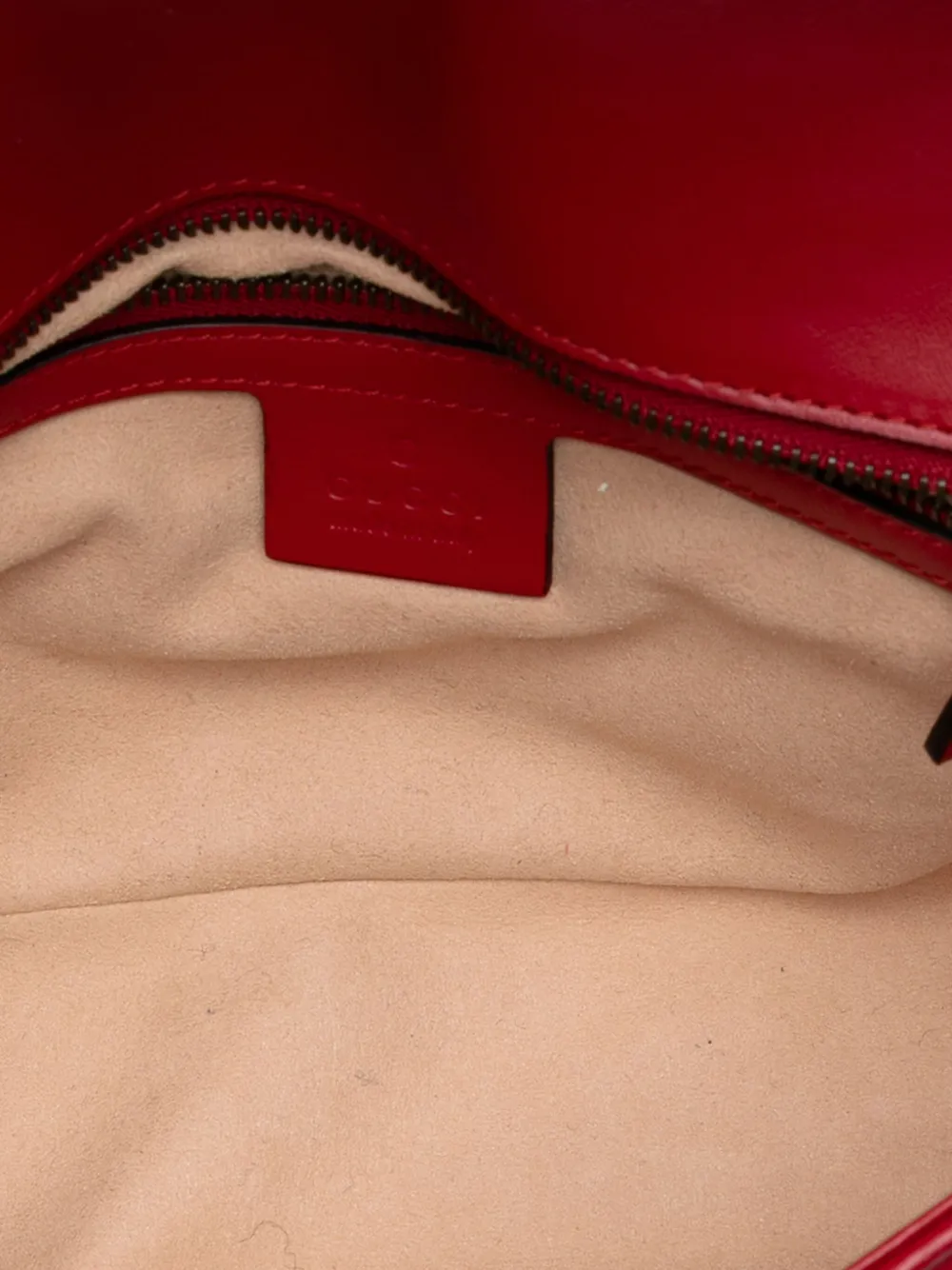 Pre-owned Gucci 2016-2025 Medium Gg Marmont Matelasse Leather Shoulder Bag In Red