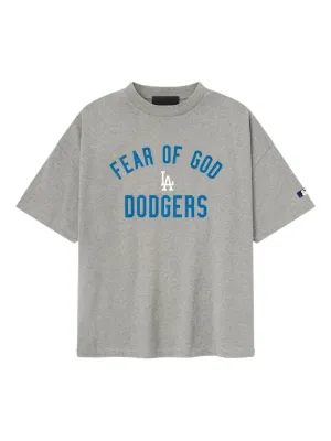 FEAR OF GOD ESSENTIALS x NBA Celtics 90's Tシャツ | グレー