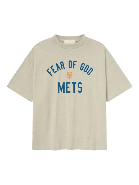 FEAR OF GOD ESSENTIALS playera estampado Mets años 90 en colaboración con New York