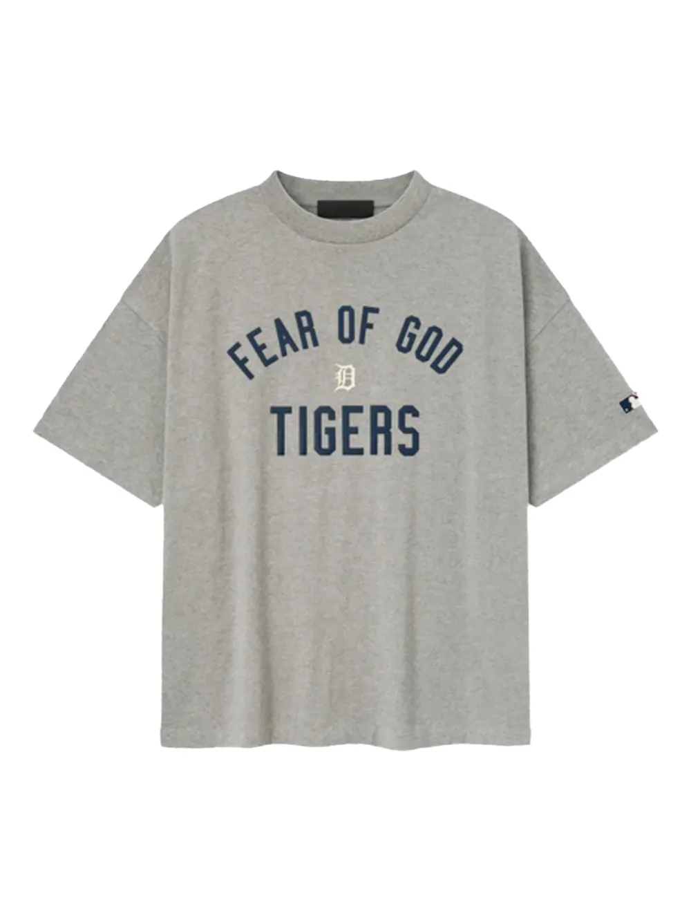 FEAR OF GOD ESSENTIALS playera con estampado gráfico de Detroit 90 en colaboración con MLB | gris | Image 1