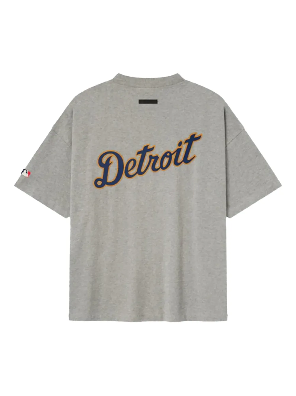 FEAR OF GOD ESSENTIALS playera con estampado gráfico de Detroit 90 en colaboración con MLB | Hoodies | Image 2