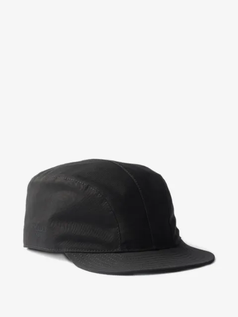 Prada gorra con logo bordado