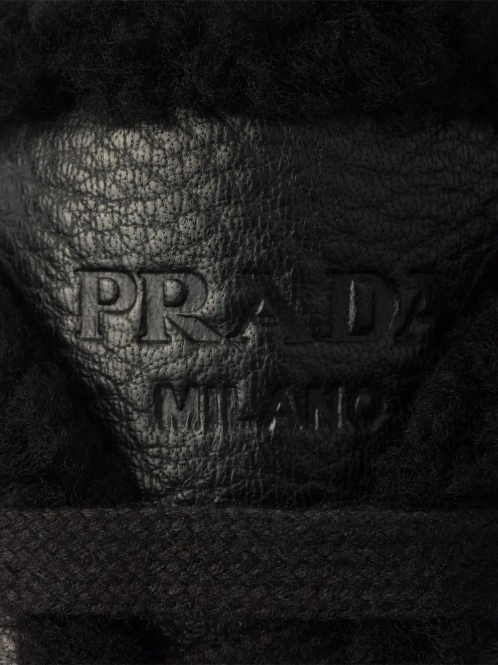 Prada Prax leren sneakers met lammy voering en logo Zwart