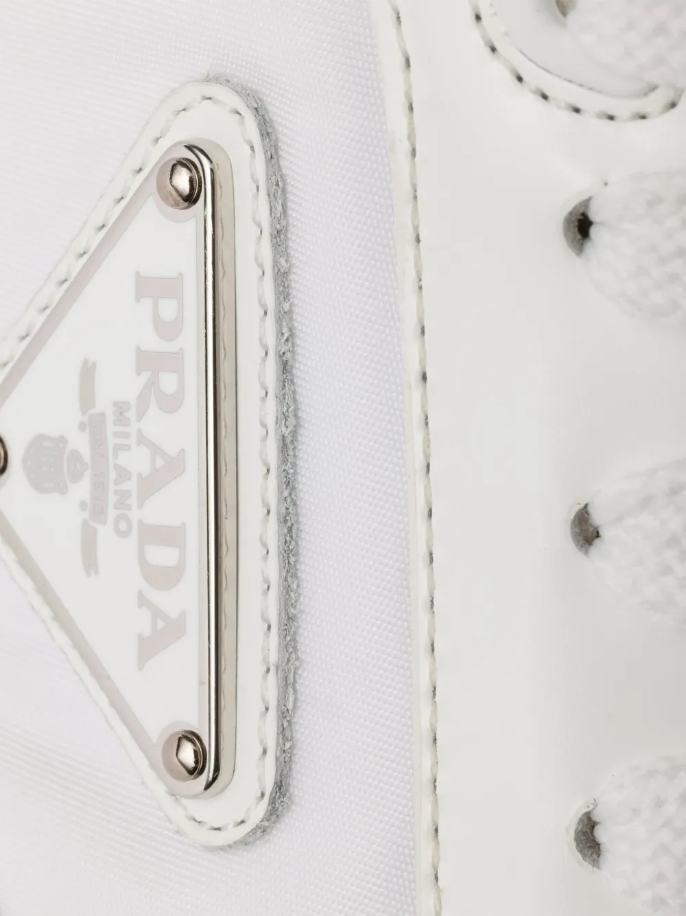 Prada Prax sneakers met driehoekig logo Wit