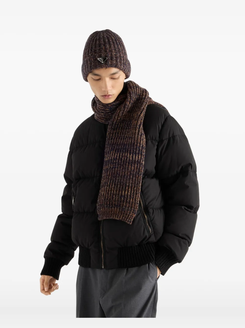 Prada Ribgebreide sjaal met email Bruin