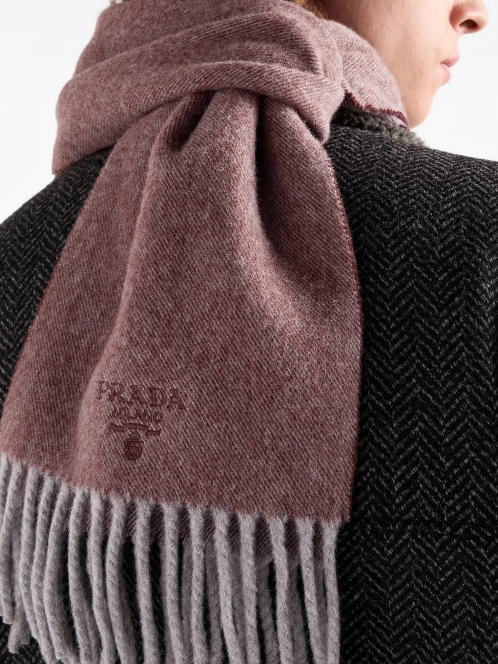 Prada Sjaal met geborduurd logo en franje Rood