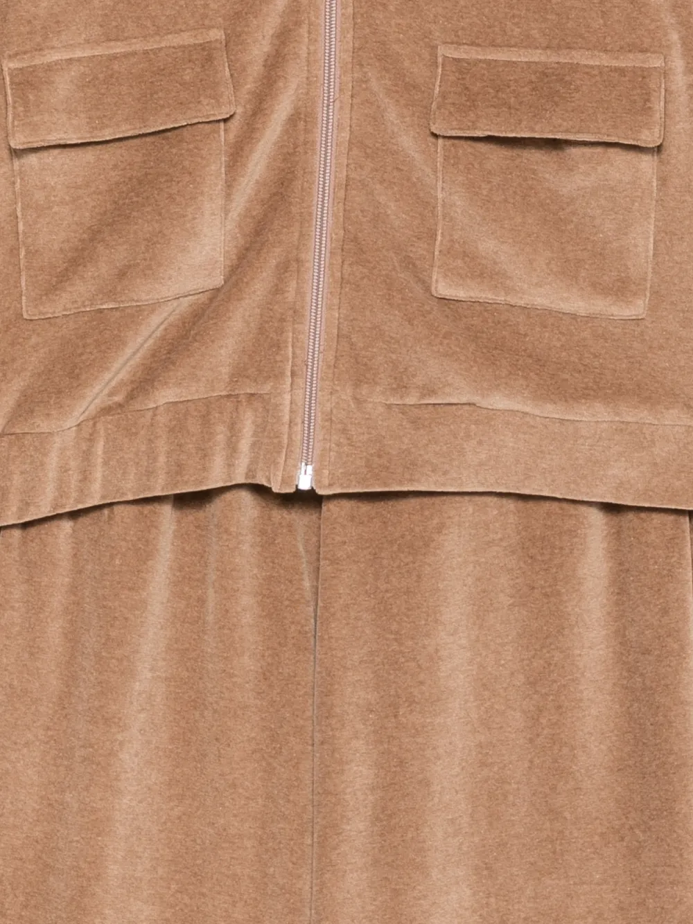 盖袋连帽运动套装