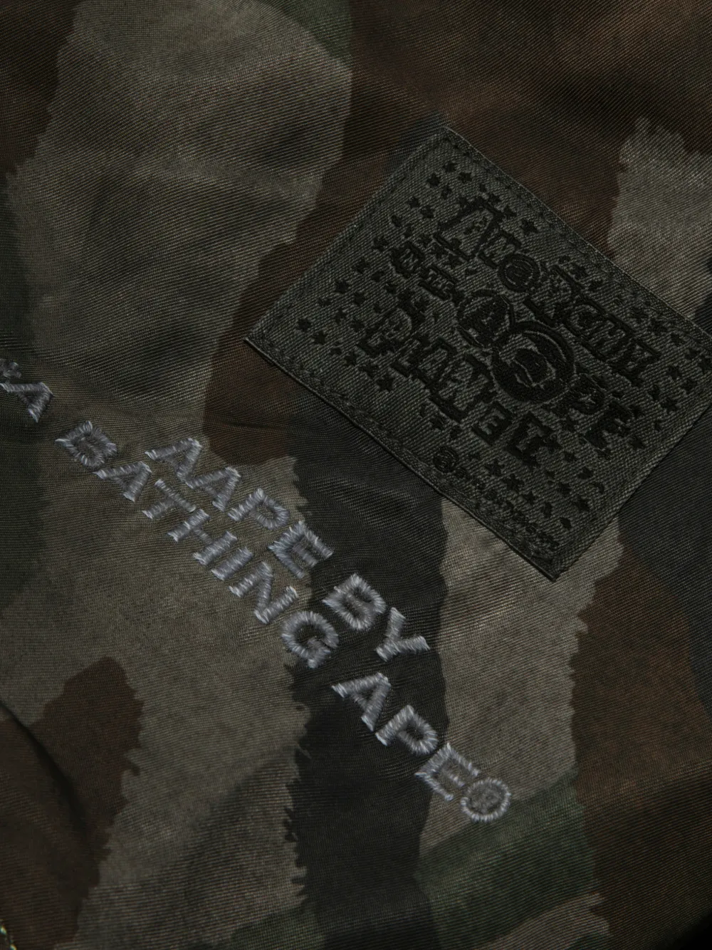 AAPE BY *A BATHING APE Jack met capuchon en rits Groen