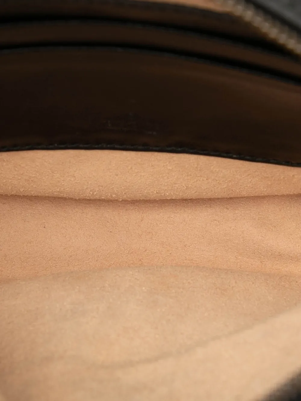 Pre-owned Gucci 2016-2025 Gg Marmont Matelasse Leather Round Wristlet Clutch Bag In Black