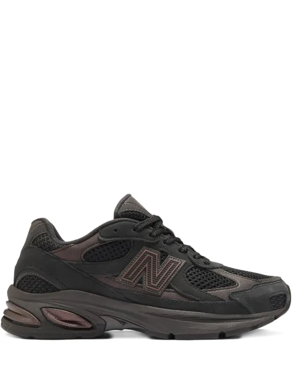 靴 New Balance 2010 New Balance 2010 ロゴパッチ スニーカー | ブラック | FARFETCH JP