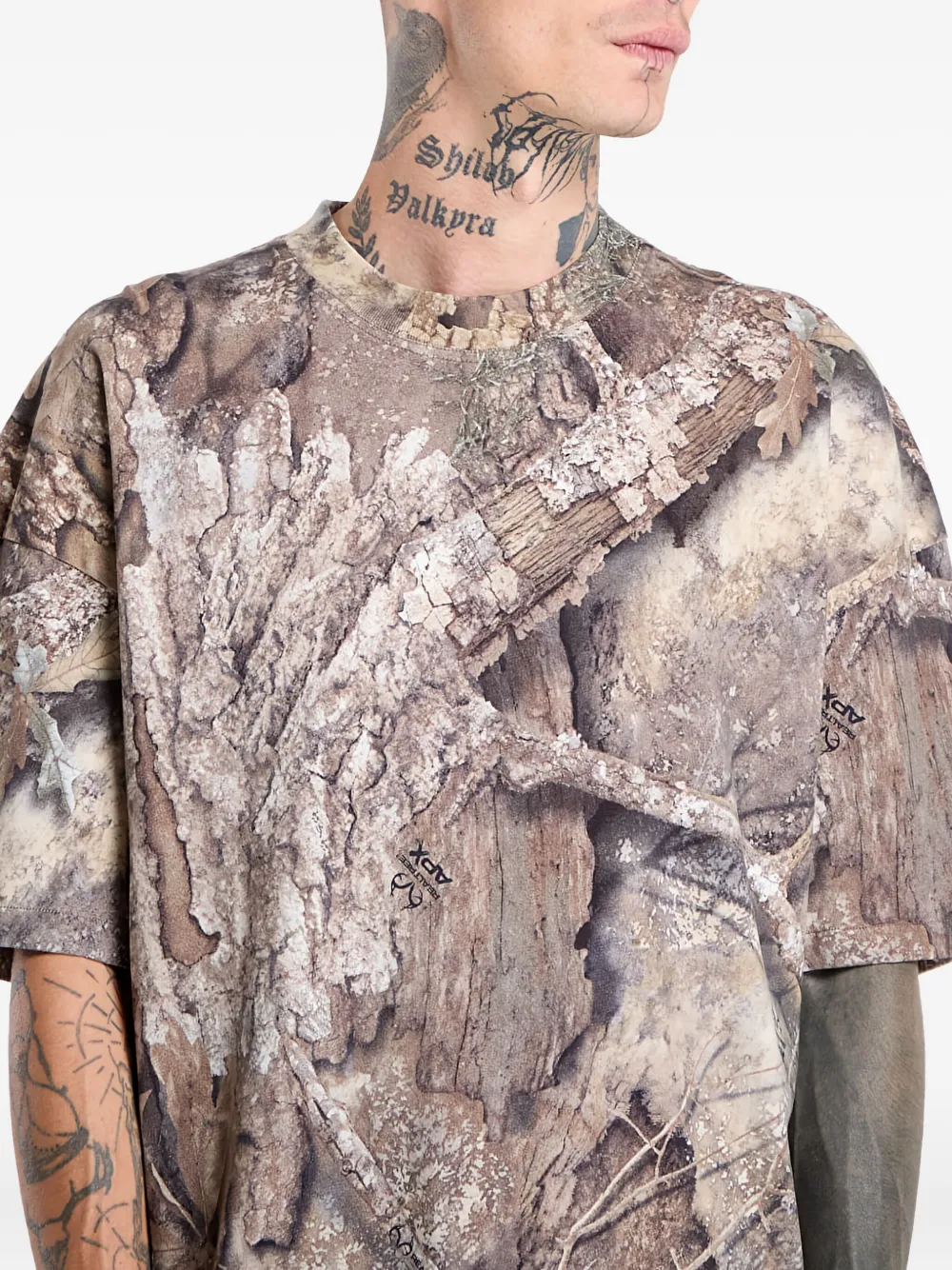 Represent Realtree T-shirt met camouflageprint Bruin