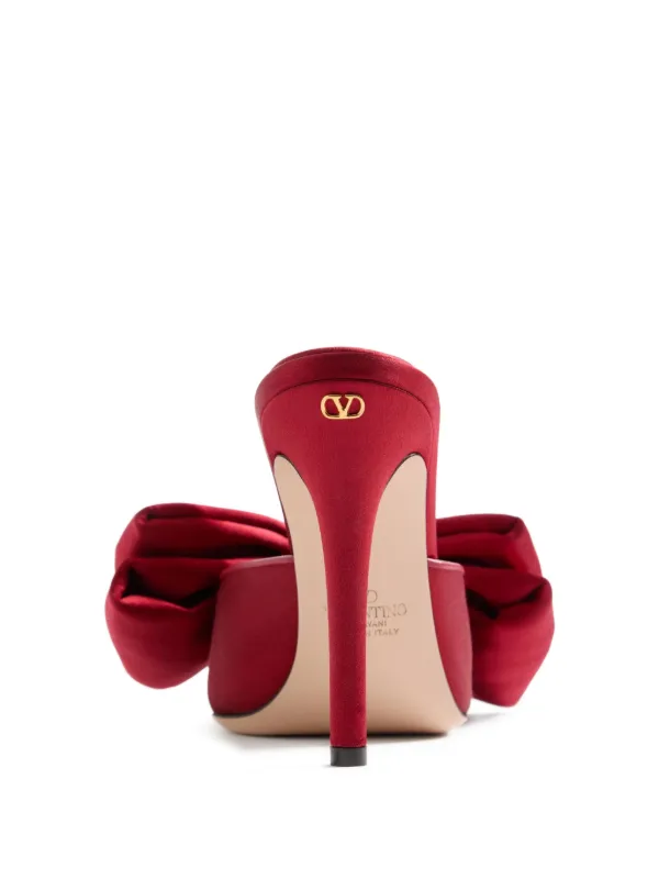 Valentino Garavani Yolande サテンミュール | レッド | FARFETCH JP