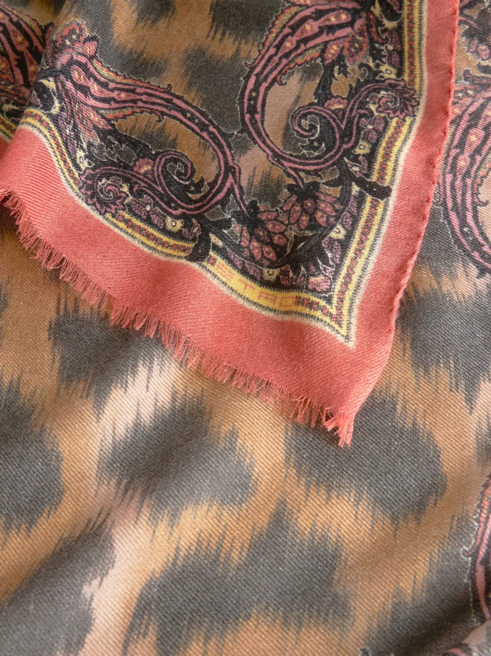 ETRO animal-motif scarf - Bruin