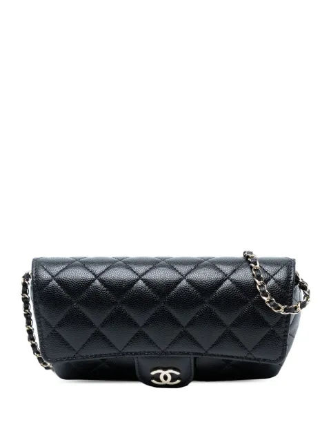 CHANEL Pre-Owned 2021 Sonnenbrillenetui mit Kettenriemen