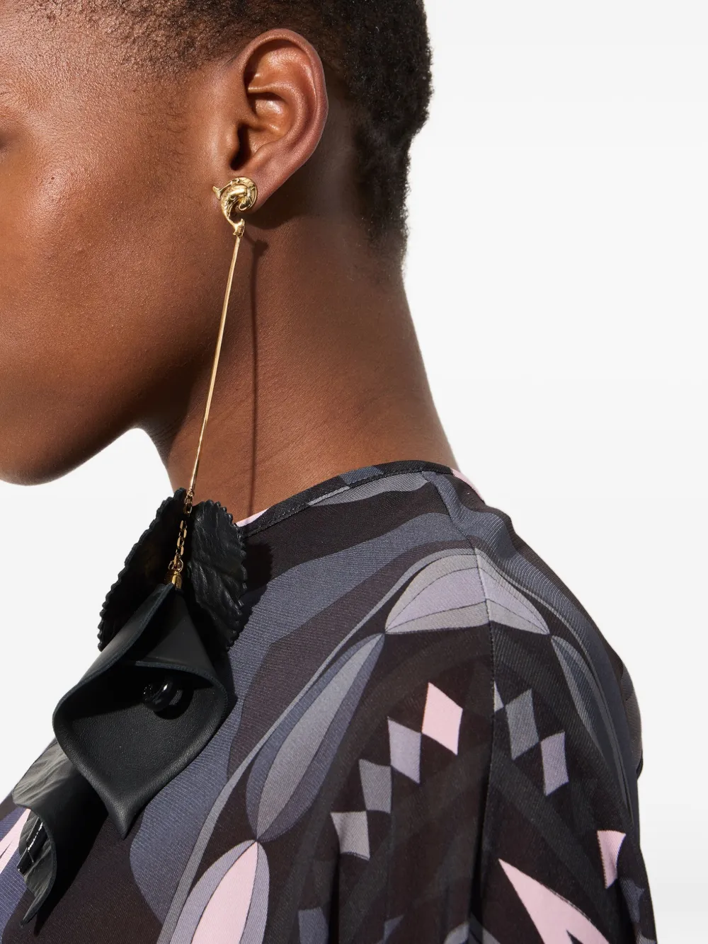PUCCI boucle d'oreille en cuir à fleurs | Image 2