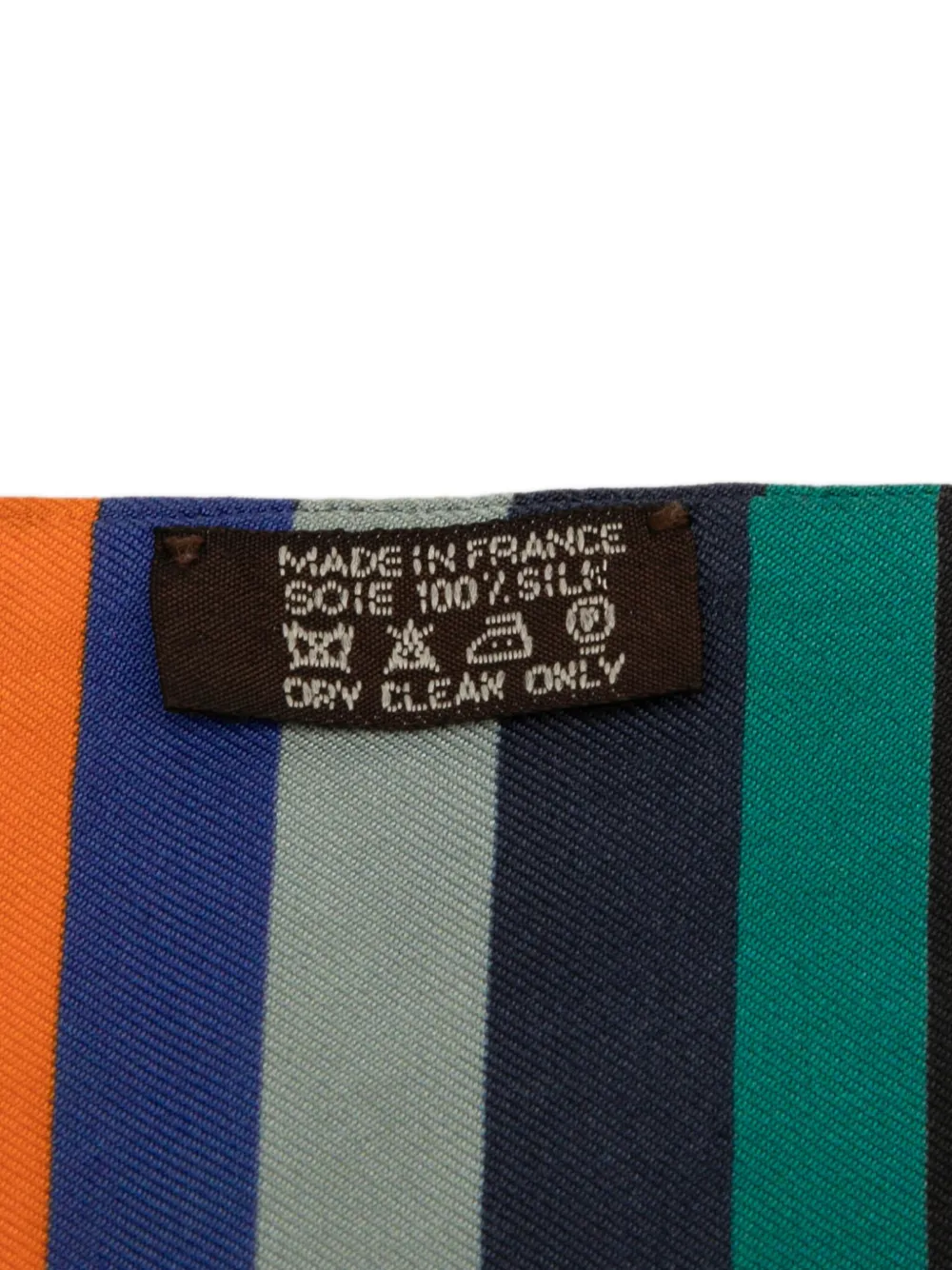 Hermès Pre-Owned 2000-2010 Les Baigneuses Silk Twilly scarves | Image 2