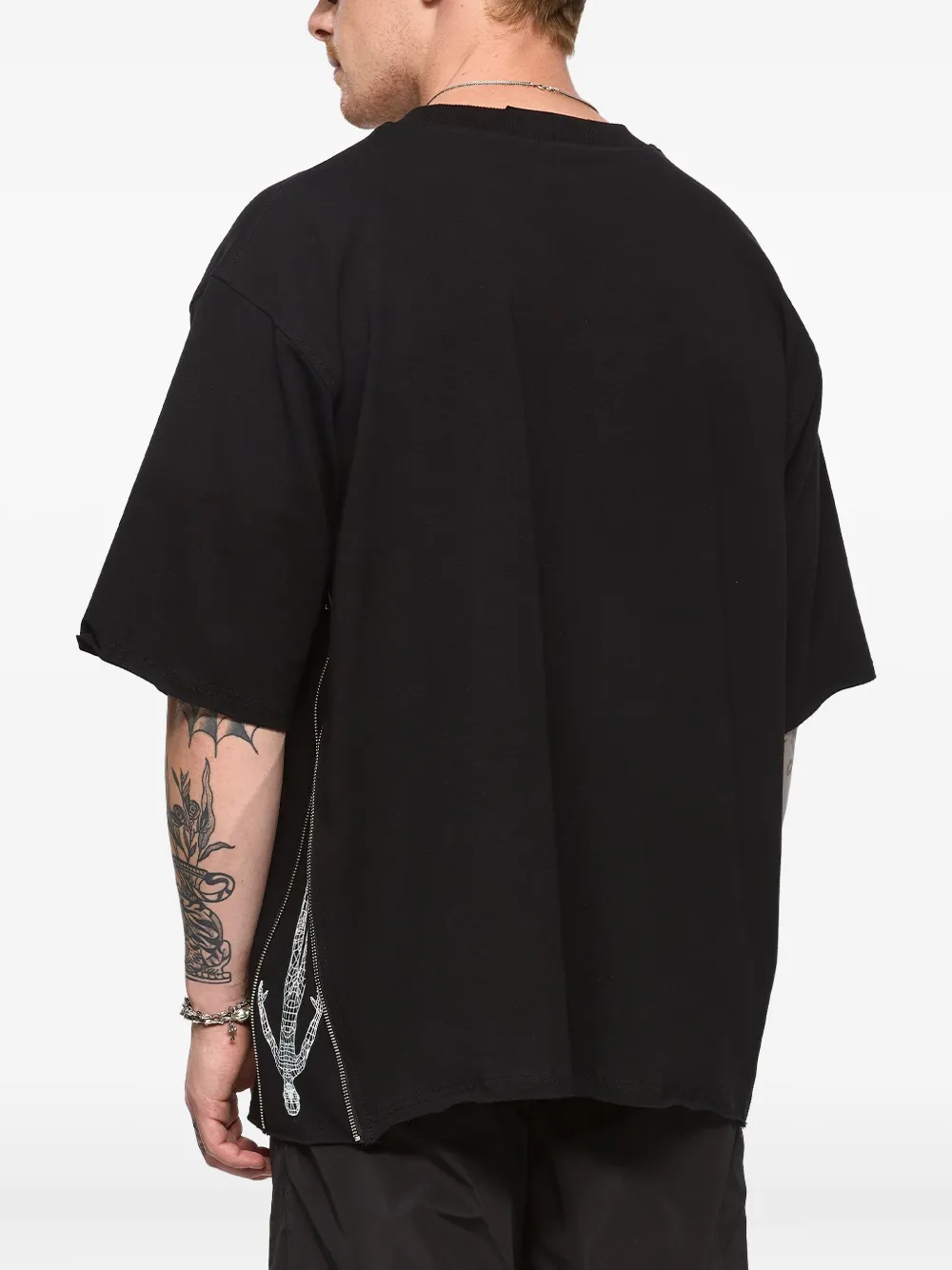 Hamza Zip-detail Graphic T-shirt In Black