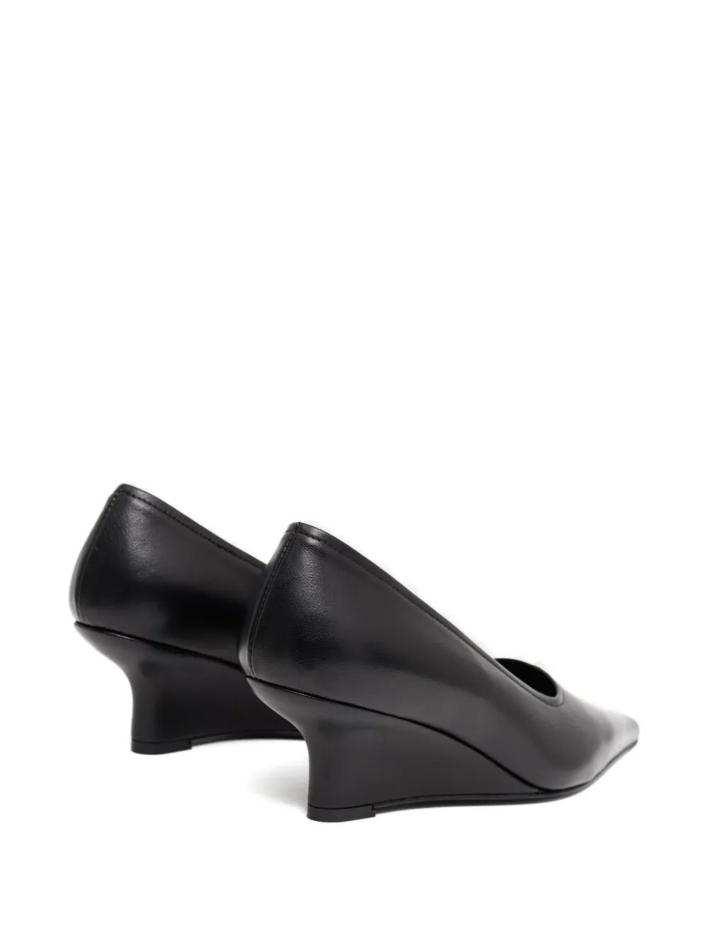 Totême Sharp Naplack Wedge Pumps Bark In Black