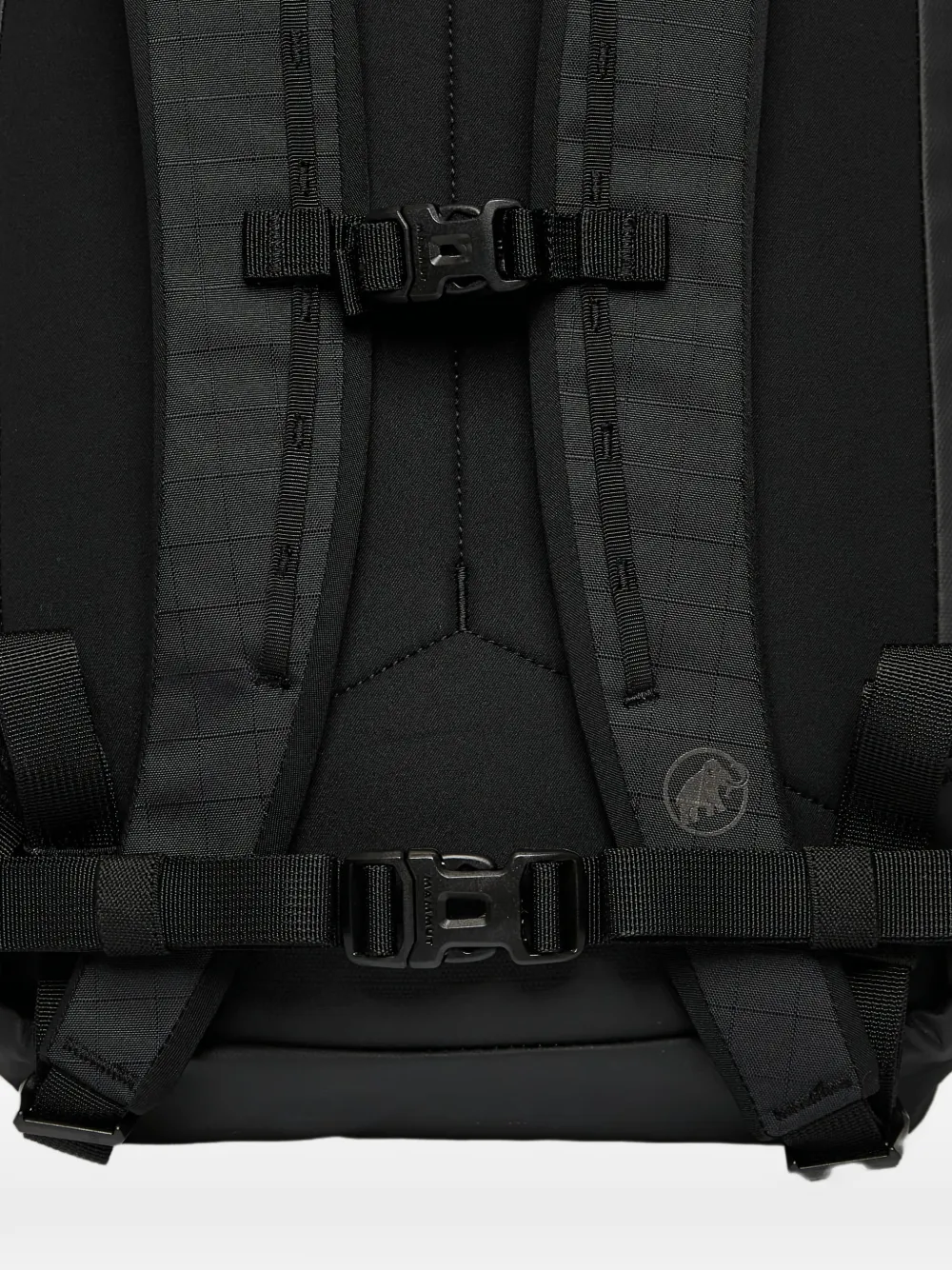 Mammut Alto 24 Logo Patch Backpack In Neutral