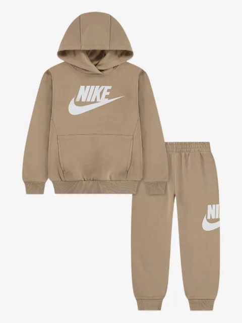 Nike Kids traje deportivo con detalle del logo