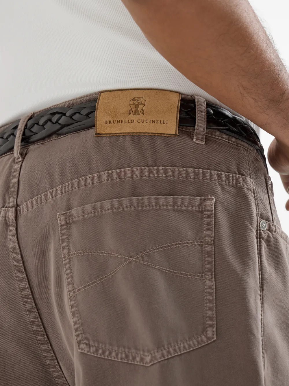 Brunello Cucinelli Broek met knoopsluiting en vijf zakken Bruin