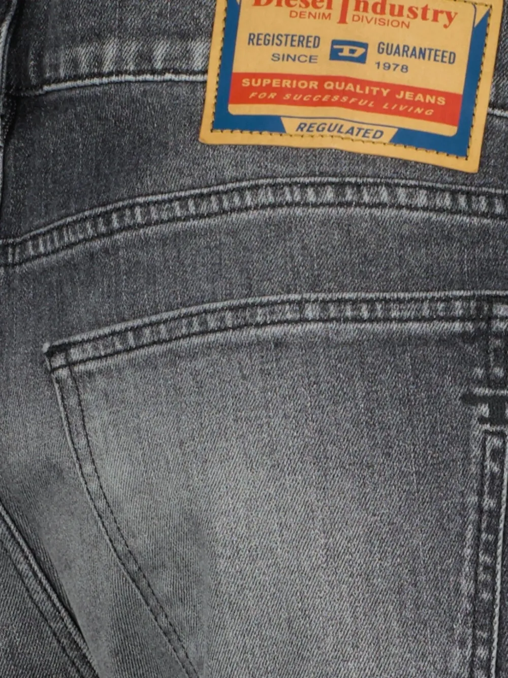 Diesel D-Strukt jeans met logopatch en vijf zakken Grijs
