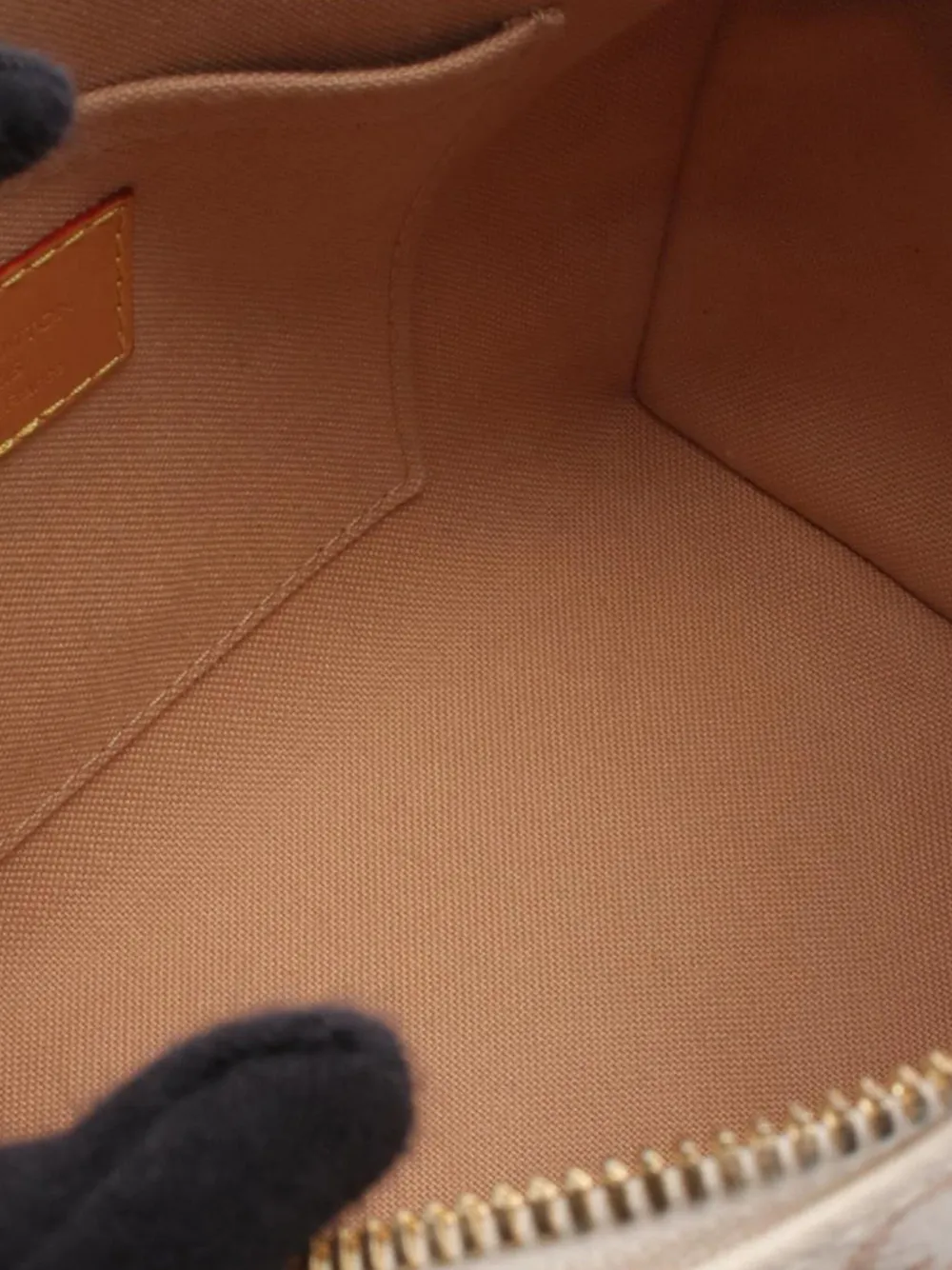 Pre-owned Louis Vuitton 2021-2025 Monogram Dune Speedy Bandouliere 20 Satchel In White