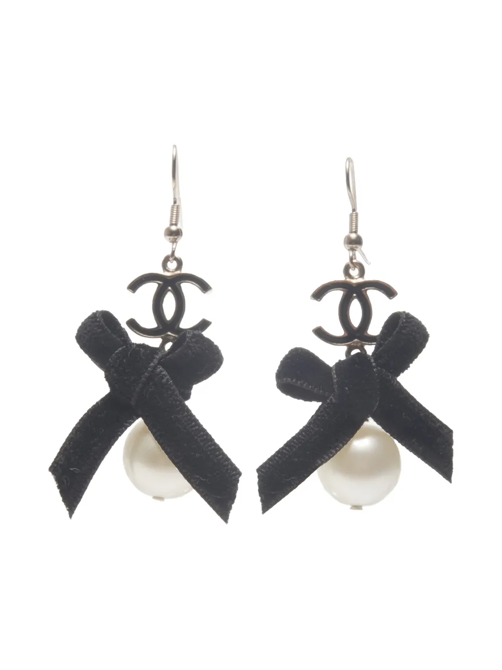 CHANEL Pre-owned 2007 Cc Mark Ribbon Pearl Drop Earrings In Silver