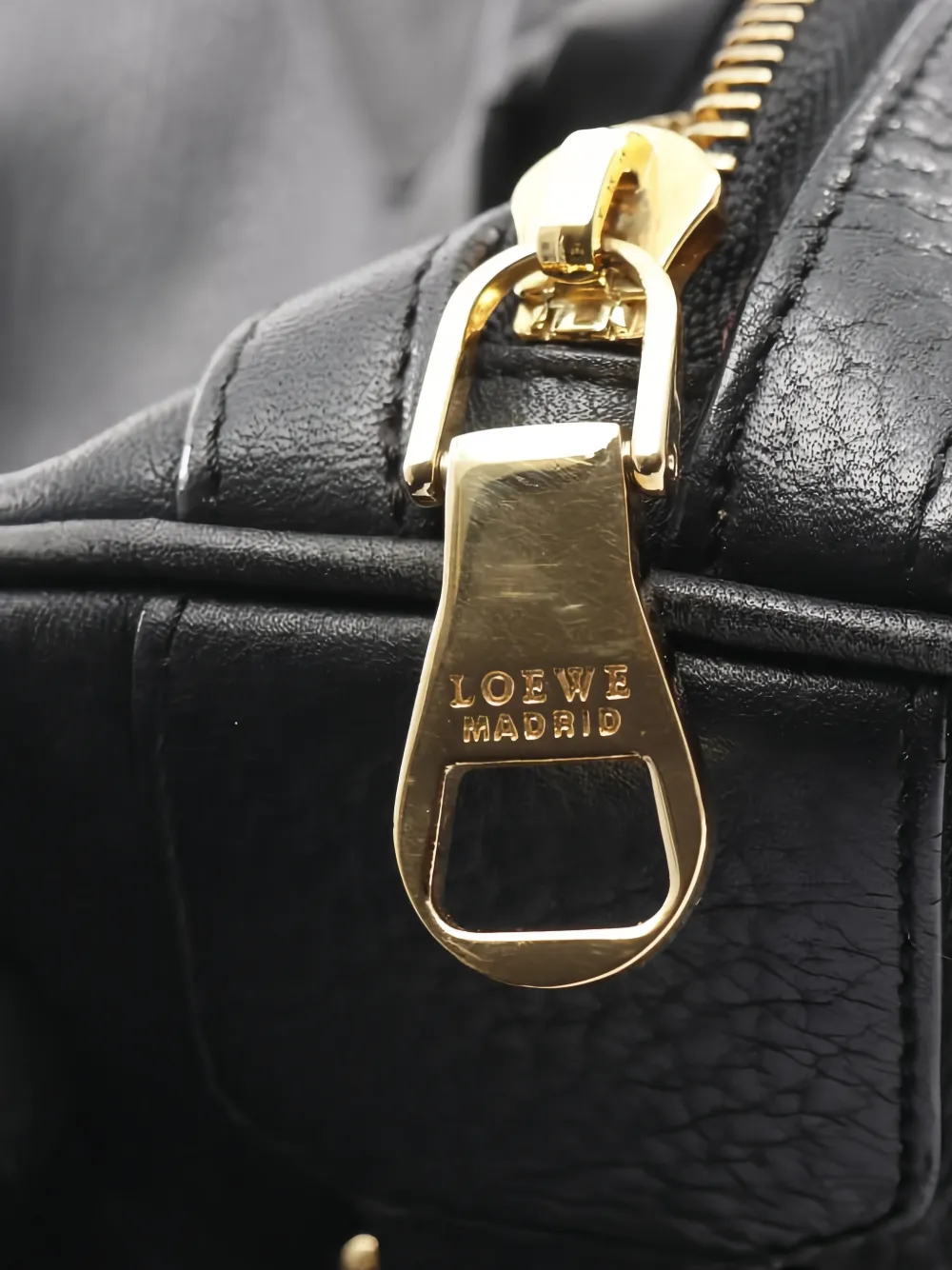 LOEWE Pre-owned 2000s Mini Fusta 32 Leather Tote Bag In Black