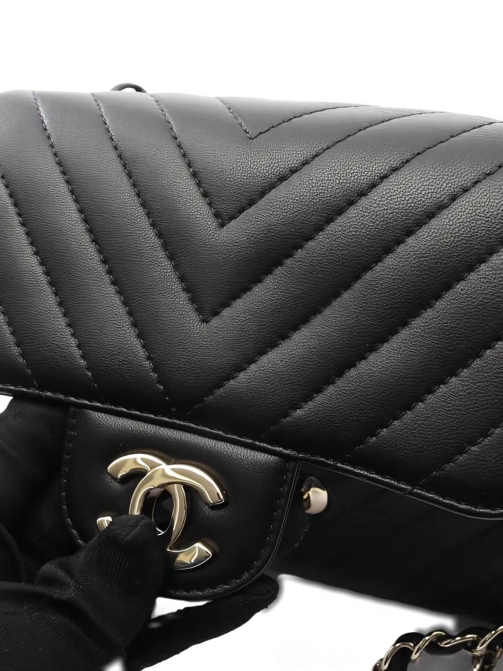 Pre-owned Chanel 2017-2018 Chevron-design Crossbody Bag In Black