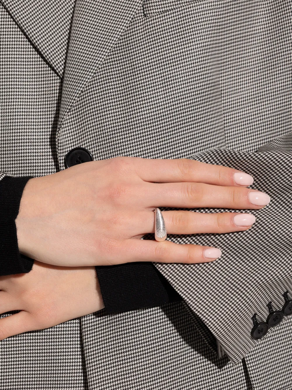 LIE STUDIO bague Audrey à design nervuré | Image 2