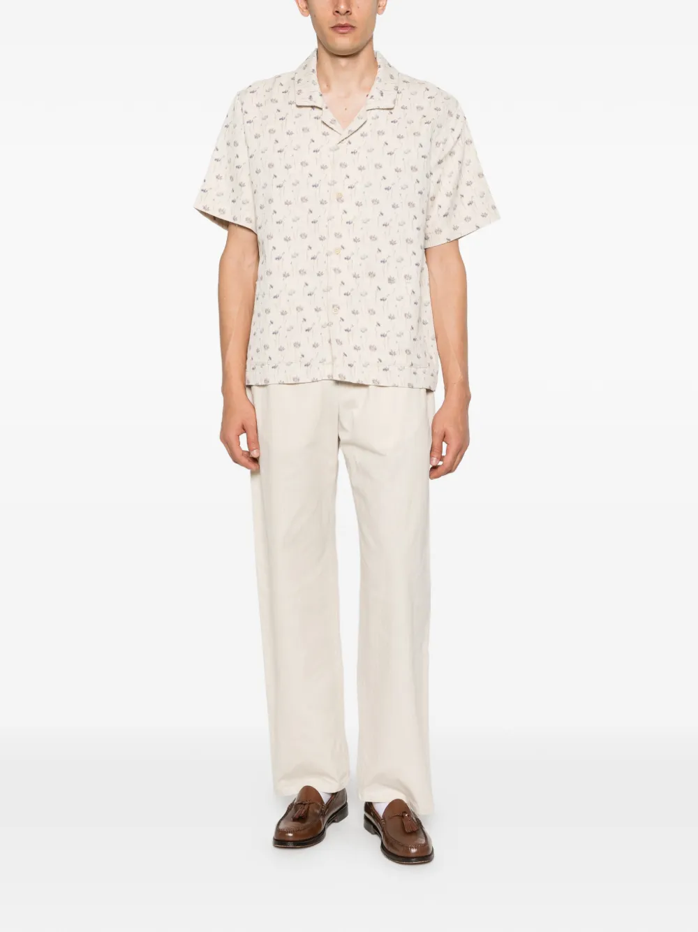 A Kind of Guise Salvi overhemd met bloemenprint en korte mouwen Beige