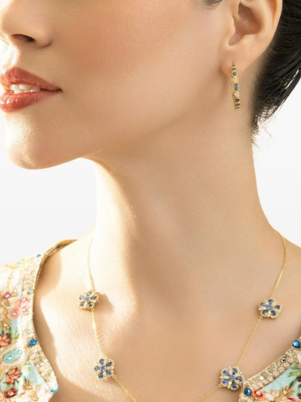 Tanya Farah 18K yellow gold sapphire hoop earrings - Oro